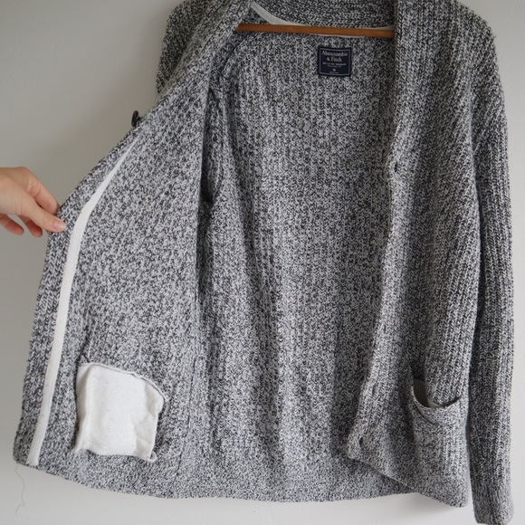 COPY - Abercrombie & Fitch Knit Cardigan - Picture 10 of 13